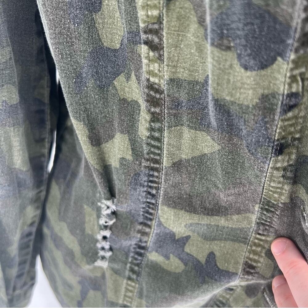 Distressed Camouflage Button-Up Jacket Size Medium - image 4